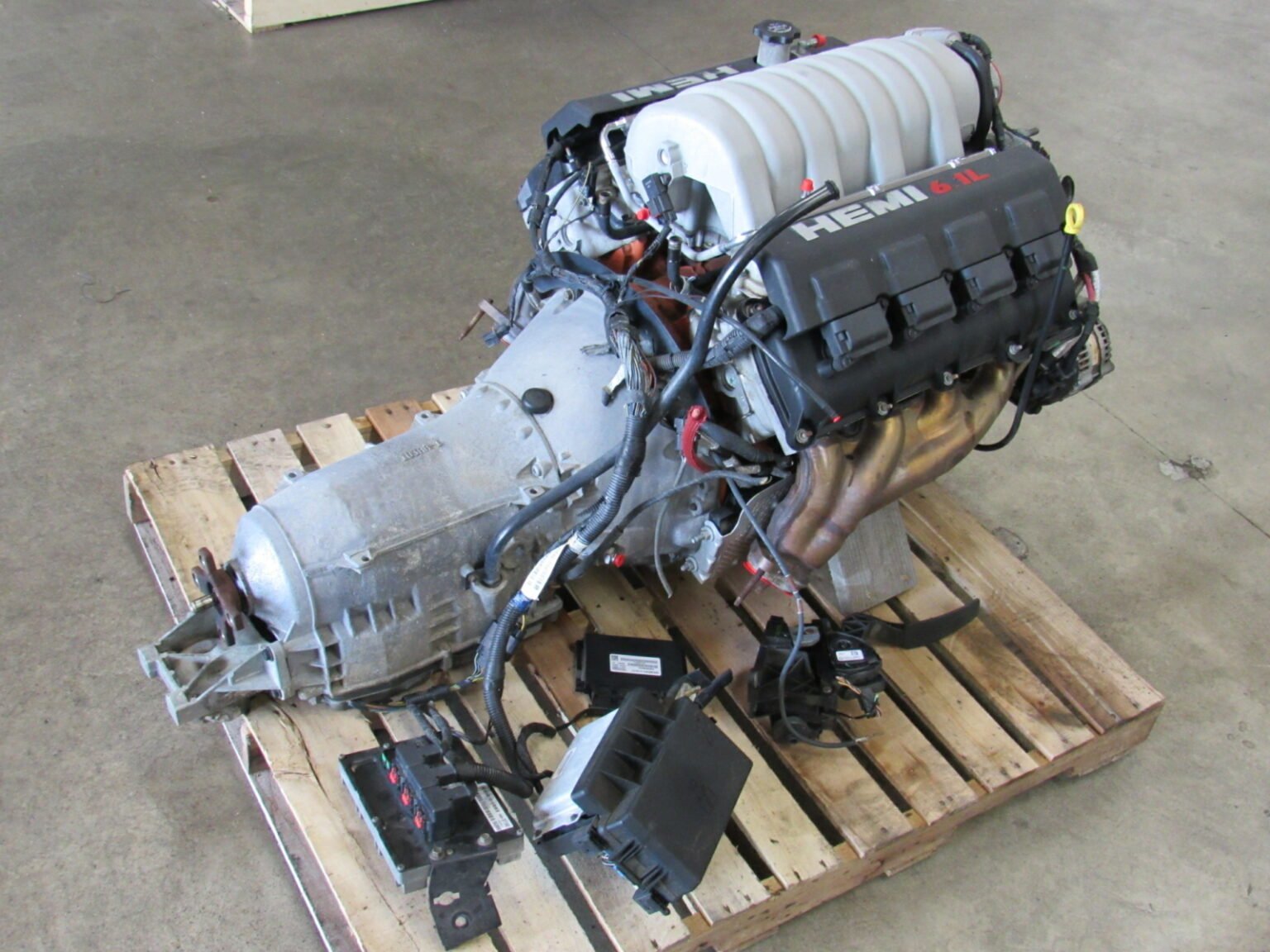 07-10 Charger 300 Challenger SRT8 6.1L V8 Hemi Engine Transmission - Image 10