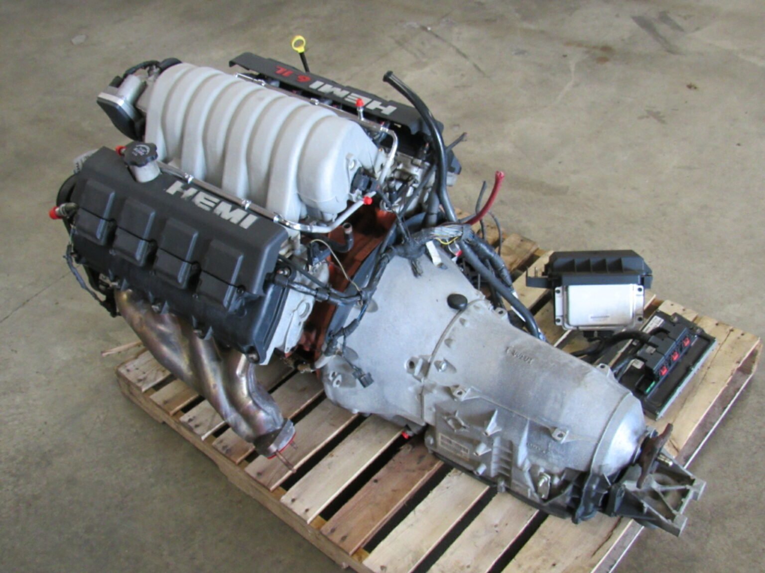 07-10 Charger 300 Challenger SRT8 6.1L V8 Hemi Engine Transmission - Image 8