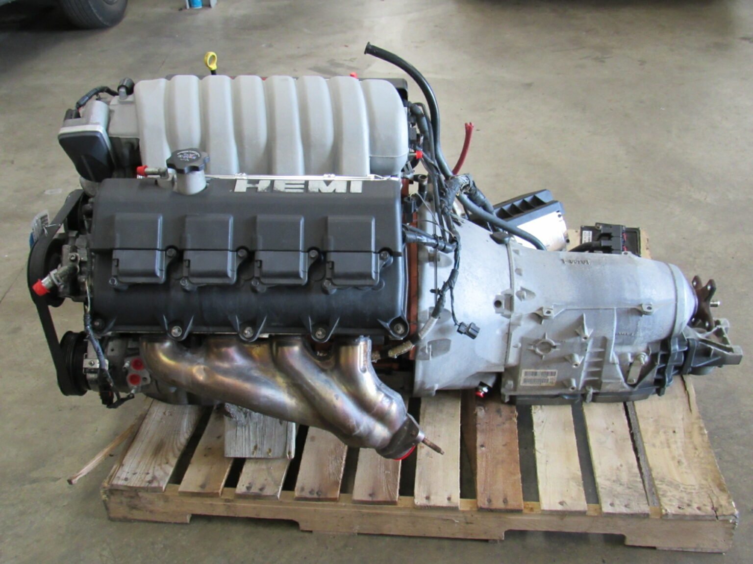 07-10 Charger 300 Challenger SRT8 6.1L V8 Hemi Engine Transmission - Image 7