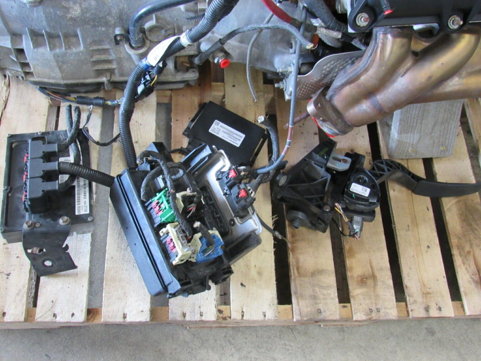 07-10 Charger 300 Challenger SRT8 6.1L V8 Hemi Engine Transmission - Image 4